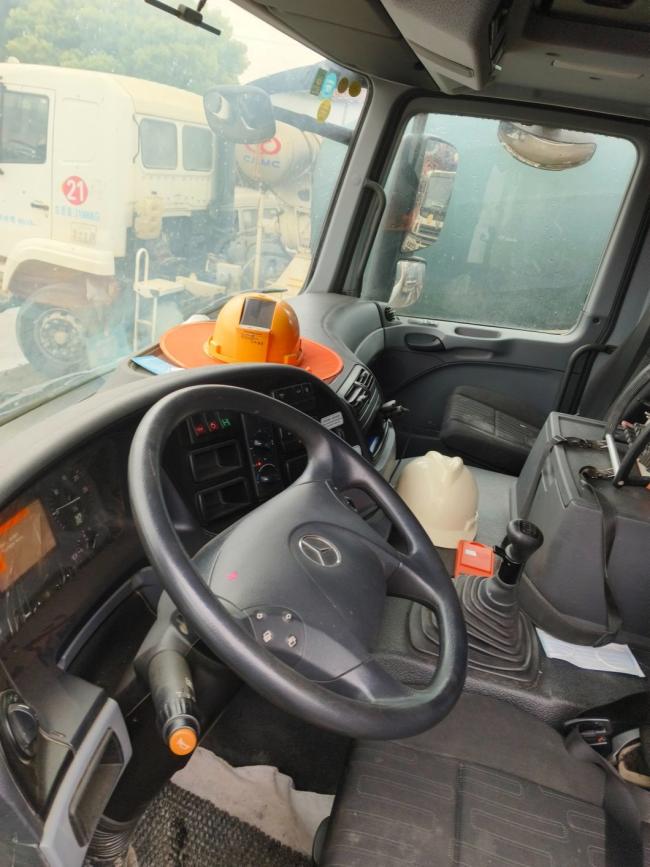 Used Mercedes Chassis Mounted 19 Year Old SA Ny Concrete Pump Truck for Sale