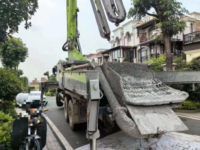 SA Ny Used Concrete Pump Truck with 47m Horizontal Reac
