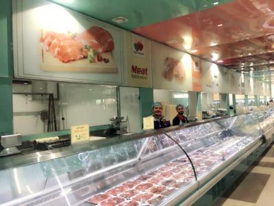 China O supermercado fino serve sobre o refrigerador da exposição da carne/o equipamento contrários loja do açougue à venda