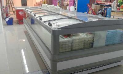 China Armário cinzento do congelador da ilha do supermercado de R404a com o deslizamento de vidro da curva aberto à venda