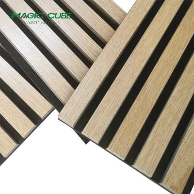 China Customized Akupanel Hout Vertical Timber Slat Wall For Auditorium for sale