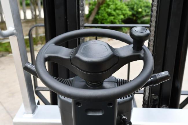 3-Wheels 1.5ton Electric Forklift with Battery and Charger 3m 3.5m 4m 4.5m 5m 5.5m 6m Mast Tcm/Linde/Yale/Toyota/Crown/Hyster/Ep/Heli/Hangcha