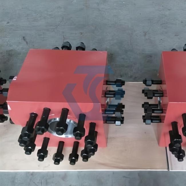 API Spec 6A Wellhead Equipment Studded Tees And Cross Studded Blocks For Oil Drilling