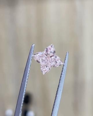 Chine Le laboratoire synthétique a machiné le diamant rose intense de fantaisie de trèfle de feuille des diamants quatre à vendre