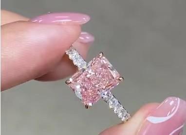 China 2.26ct Anillo de compromiso de diamante rosa de laboratorio 18K Anillo de novia de oro blanco en venta