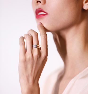 中国 4g 18K Gold Diamond Rings 0.51ct 0.27ct 0.24ct Eternity Knot Rings 販売のため