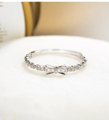 中国 結婚式のためのBowknot 18Kの金のダイヤモンド指輪0.3ct Moissaniteの婚約指輪 販売のため