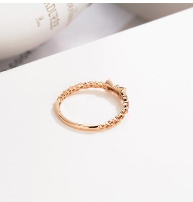 中国 結婚式のためのBowknot 18Kの金のダイヤモンド指輪0.3ct Moissaniteの婚約指輪 販売のため