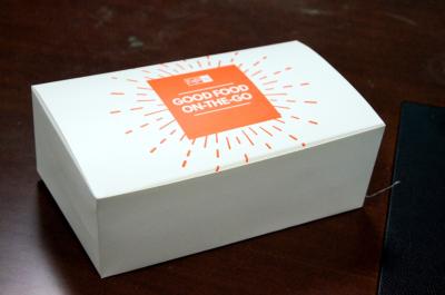 Chine Boîtes adaptées aux besoins du client d'emballage de carton pliées par cuboïde de conception pour le casse-croûte à vendre