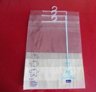 China Malotes plásticos do t-shirt do fato do PE do PVC que empacotam com gancho e que deslizam o zíper à venda