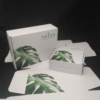 China Der harte verpackende Wellpappen-Papierkasten, stempelschnitt Farbe des Papierhandwerks-Kasten-CMYK zu verkaufen