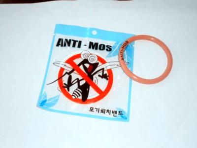 China Los bolsos del envase de plástico de 110 micrones, Hanghole embroman el bolso de empaquetado de la banda repugnante del mosquito en venta