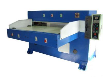 Chine Machine principale de déplacement hydraulique de presse de coupe, machine de découpage en caoutchouc  à vendre