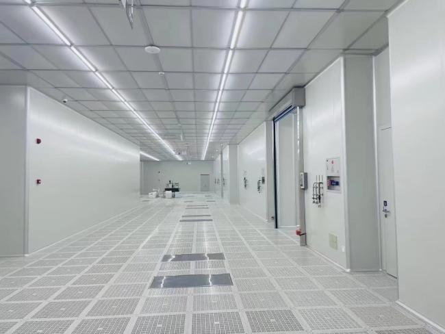 Class 10000 GMP cleanroom installation for laboratory applications