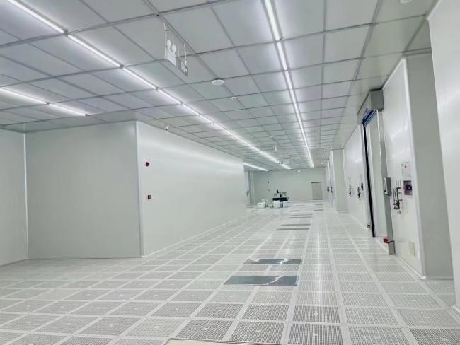 Food processing cleanroom facility with GMP compliance