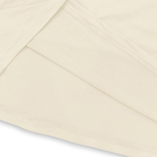 Short sleeve t-shirt detail