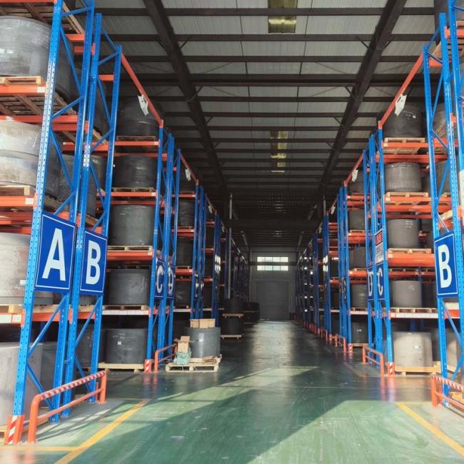 Side view of pallet rack structure