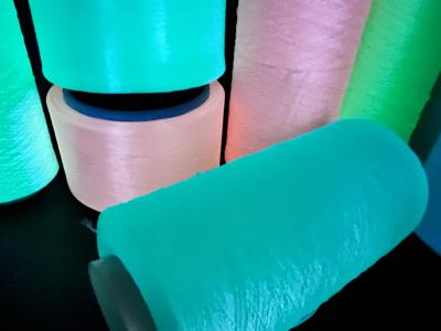 Chine 30 minutes de fil de polyester fluorescent lumineux à vendre