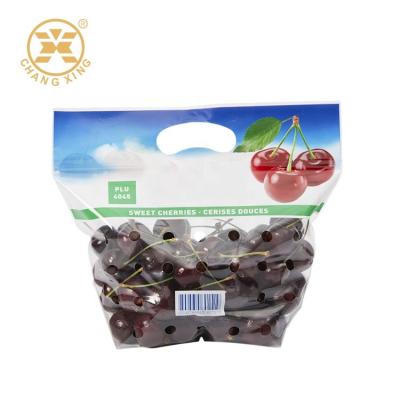 China Grape Antifog Handle Transparent Stand Up Pouch With Zipper VMPET Fresh Fruit Packaging for sale