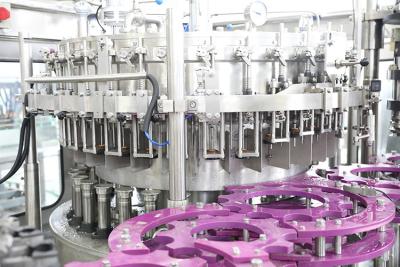China A energia bebe a máquina de engarrafamento do vidro de cerveja do uísque com o tampão de coroa de alumínio do tampão de parafuso à venda