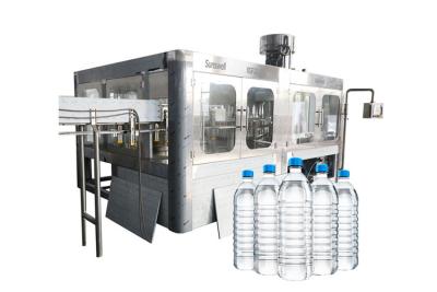 China Empaquetadora de relleno automática 15000BPH del agua de botella del ANIMAL DOMÉSTICO en venta