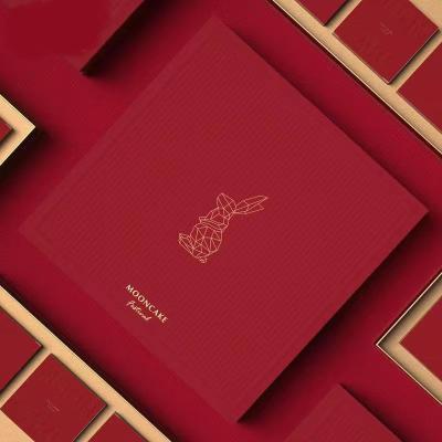 Cina Contenitori di regalo di lusso in serie vuoti impressi rossi per il contenitore di imballaggio della torta nunziale 8x8 in vendita