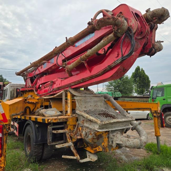 Sinotruk Chassis Pump Truck with New Tyres and Hydraulic Steering System