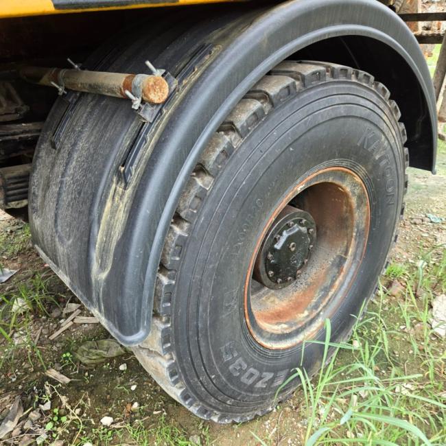 Used Cargo Truck Frame with Sinotruk Chassis and New Tyres for Sale