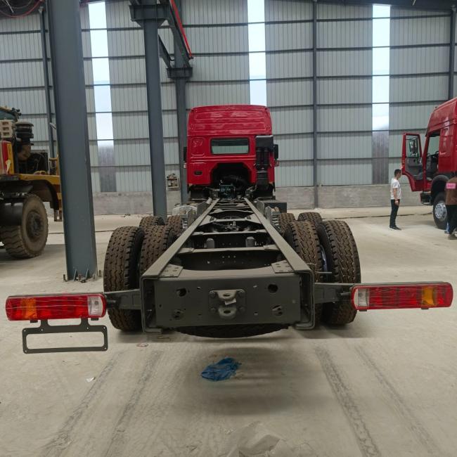 High Capacity HOWO Dump Truck with 9.6 Large Cargo Boxes