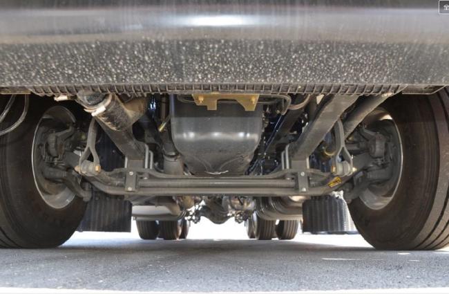 High Torque CNG Tractor with Air Suspension Heavy Duty Towing