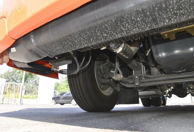 High Torque CNG Tractor with Air Suspension Heavy Duty Towing