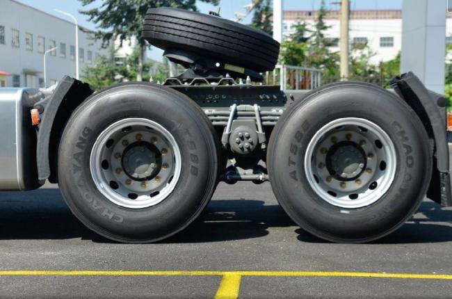 High Torque CNG Tractor with Air Suspension Heavy Duty Towing
