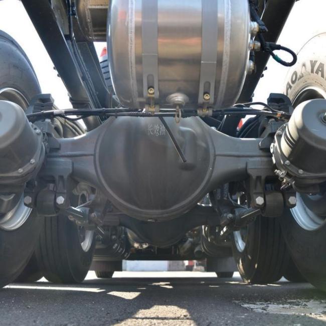 High Torque CNG Tractor with Air Suspension Heavy Duty Towing
