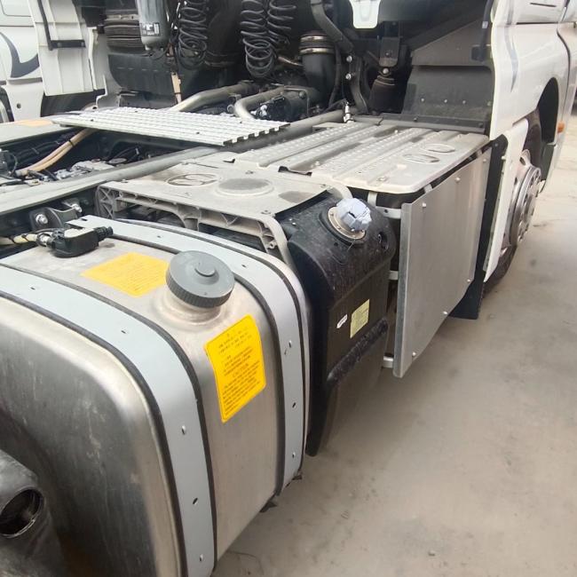 High Power 6X4 Heavy Truck for Transporting Hazardous Materials