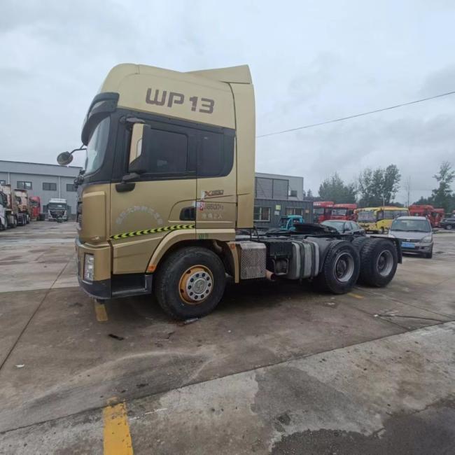 Delong X3000 Heavy-Duty Semi-Trailer Tractor Truck for Towing with Air Suspension Seat