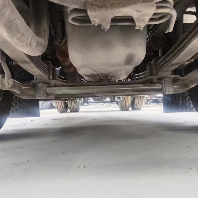 Powerful Diesel Tractor Truck with High Performance and Efficiency