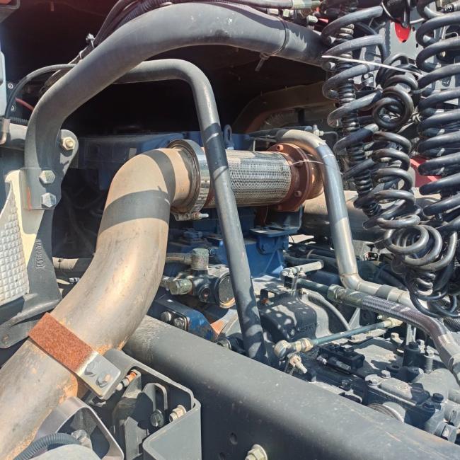 Robust Diesel Tractor Truck for Heavy-Duty Agricultural and Industrial Use Tractor Truck