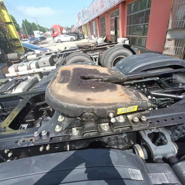 560HP Towing Truck with Air Suspension Seat and 400L Fuel Tank
