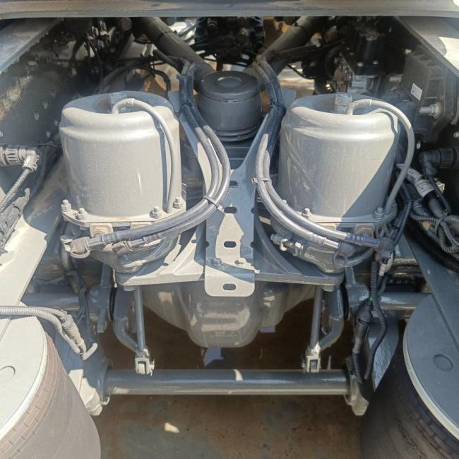 Shandeka Diesel Tractor Truck for Heavy Duty Transportation