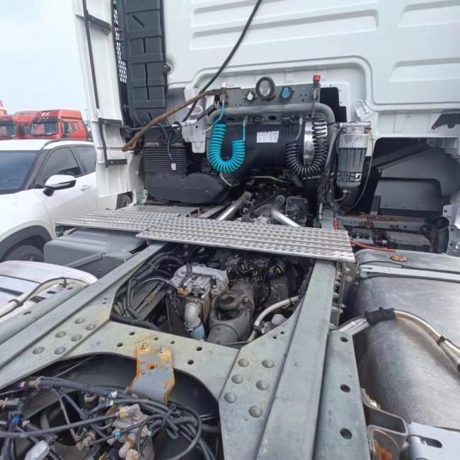 Second Hand 540HP Truck Marketplace for Heavy-Duty Towing with 1000L Fuel Tank