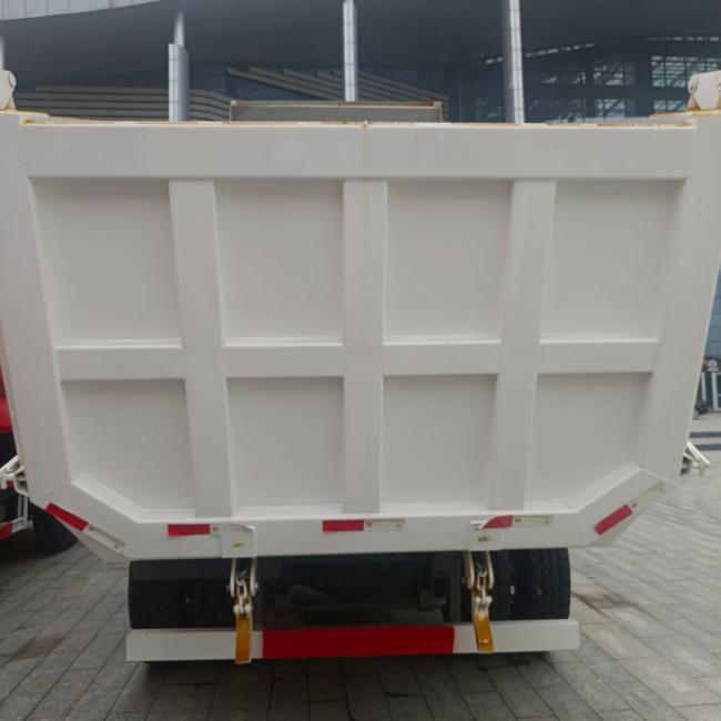 Heavy Duty Truck HOWO 371HP Self Dumping Transport Mining Tipper Truck Sinotruk