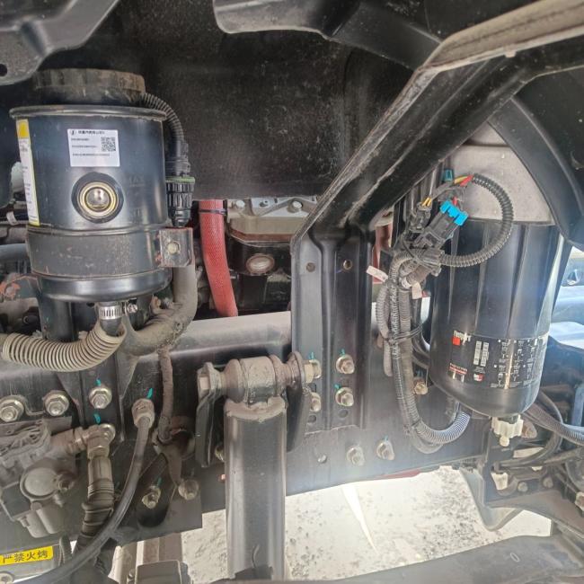 Diesel Heavy Duty Truck Delong X6000 1000L Fuel Tank Semi Trailer