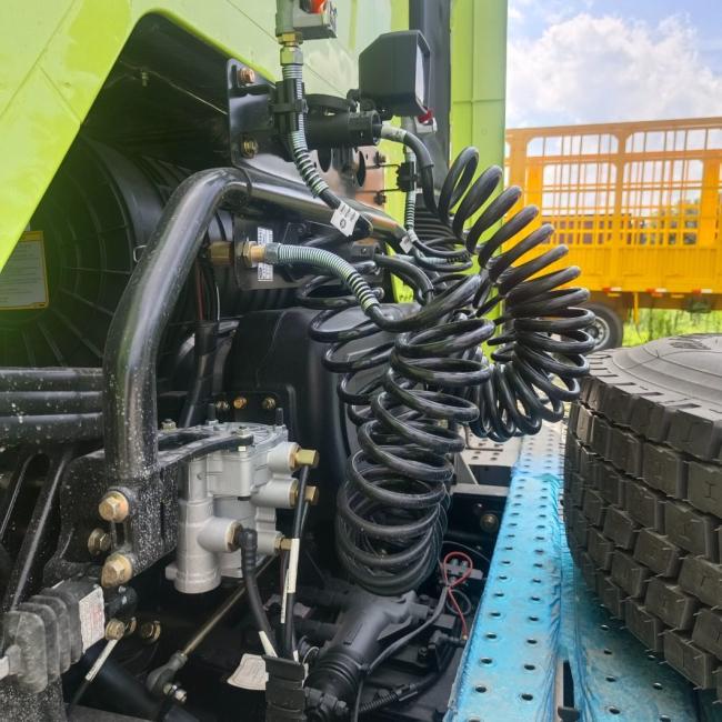 Heavy Diesel Tractor Truck J6p420HP with 1000L Fuel Tank