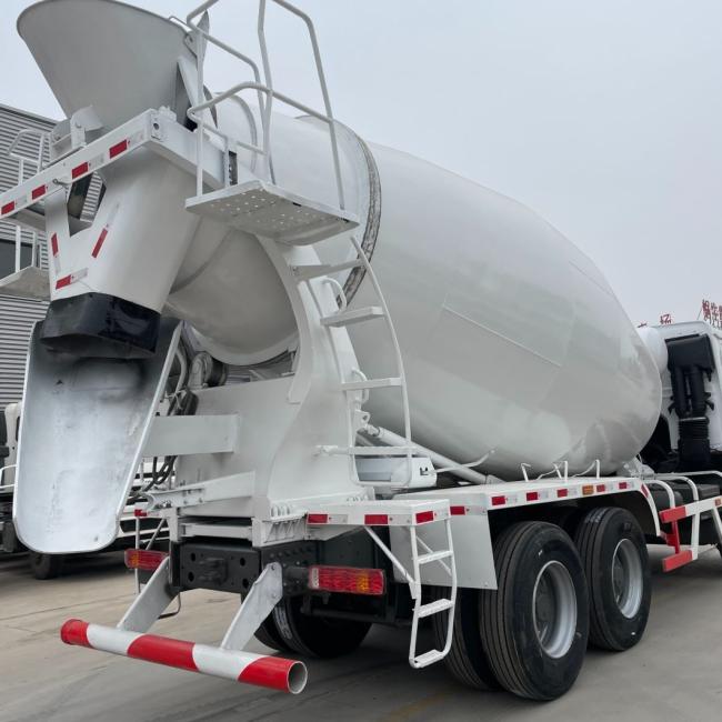 Customized Color Hydraulic Power Steering Concrete Mixer Truck by Sinotruk