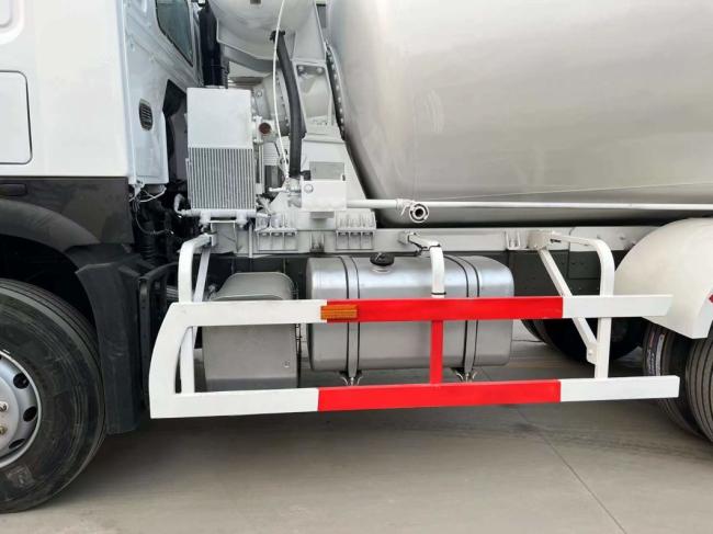 Sinotruk Hydraulic Steering Concrete Mixer Chassis