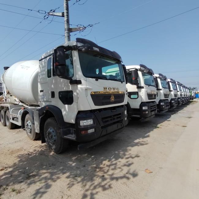 8X4 Sinotruck HOWO 350HP 371HP12- 15cubic Concrete Mixer Truck