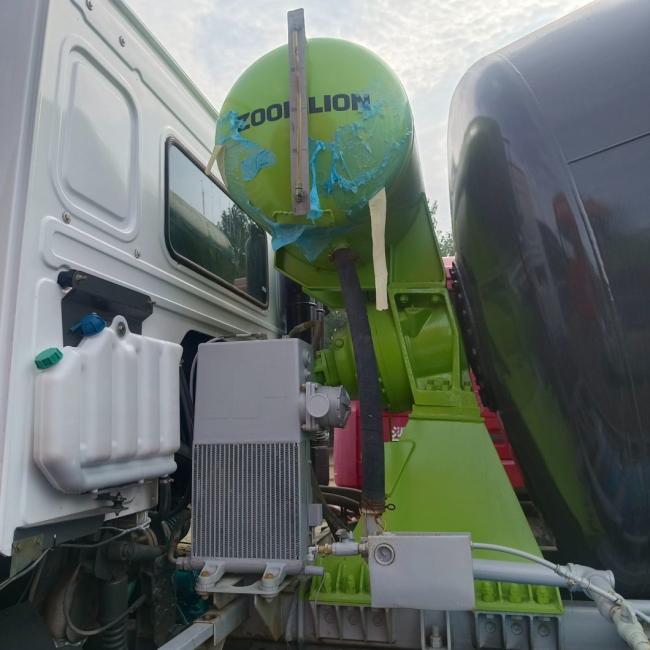 Sinotruk Chassis 12m3 380HP Utility Concrete Mixer Truck for Construction