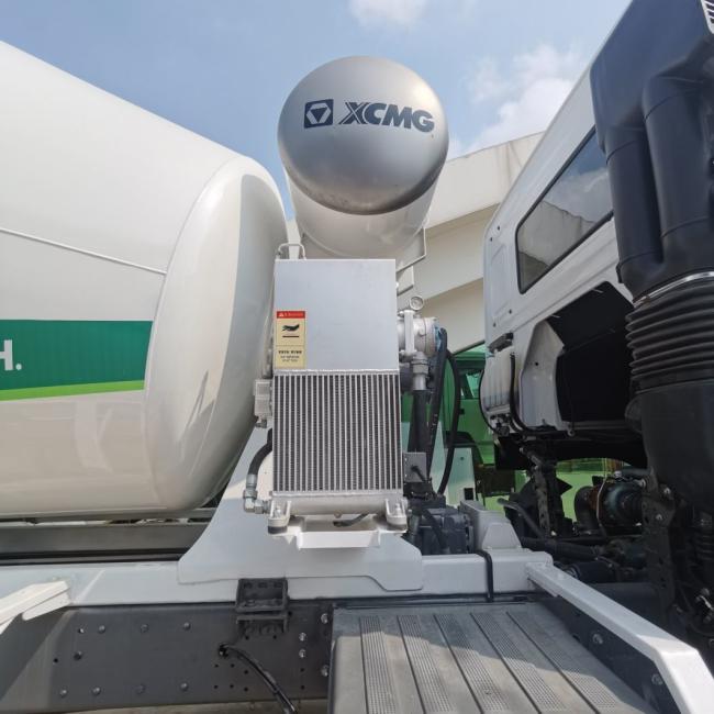 Heavy Duty Concrete Mixer Truck with New Tyres and Hydraulic Steering