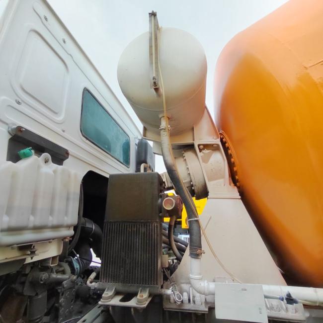 New Tyres Construction Vehicle Sinotruk HOWO Mining Haulage Concrete Truck