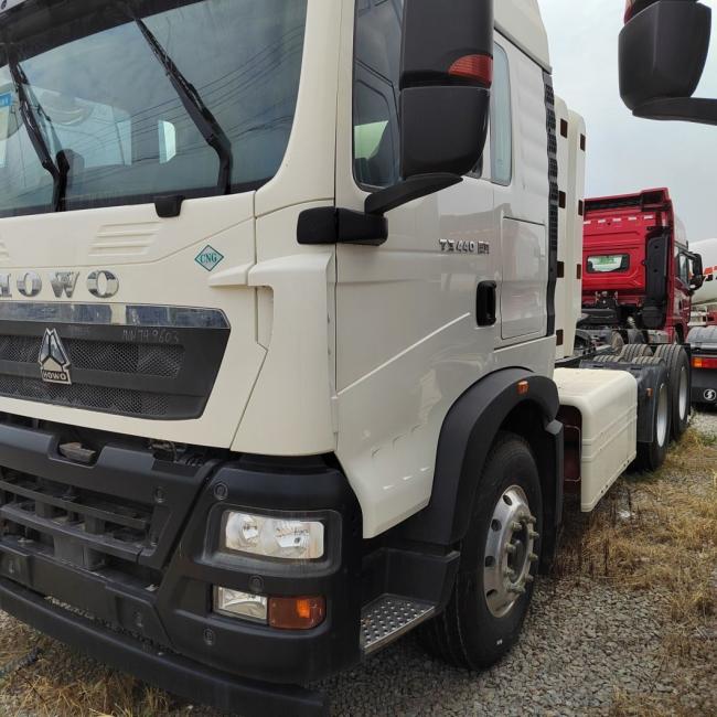 CNG/LNG Sinotruk HOWO 336/371/420HP 6X4/8X4 10/12 Wheeler Used Tractor Head Cargo Truck for Sale